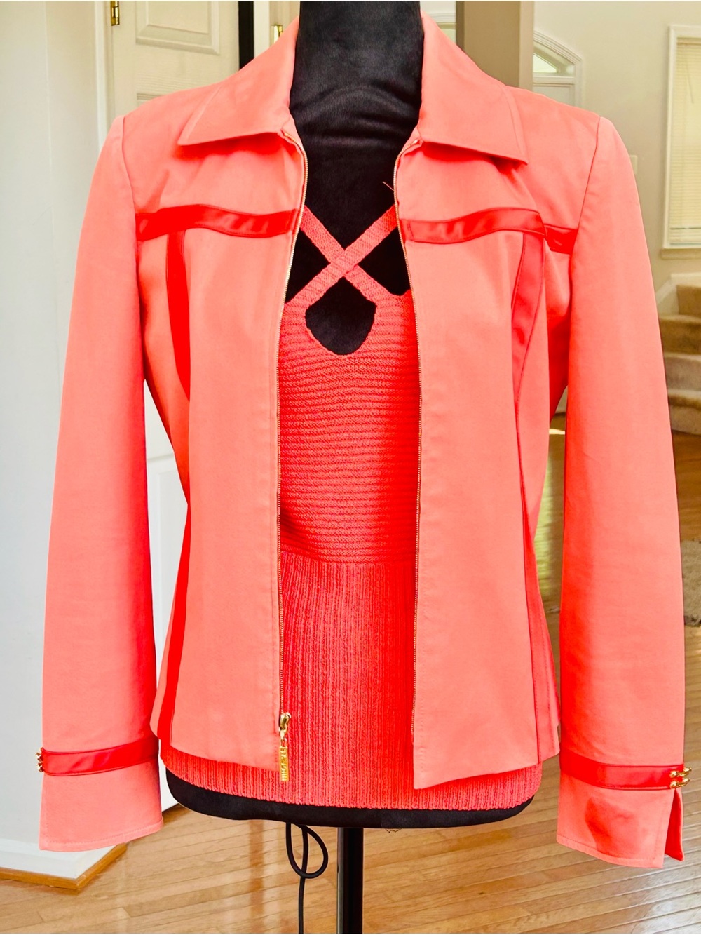 St. John Vintage by Marie Gray Coral Jacket with Satin accents P Small 4-6